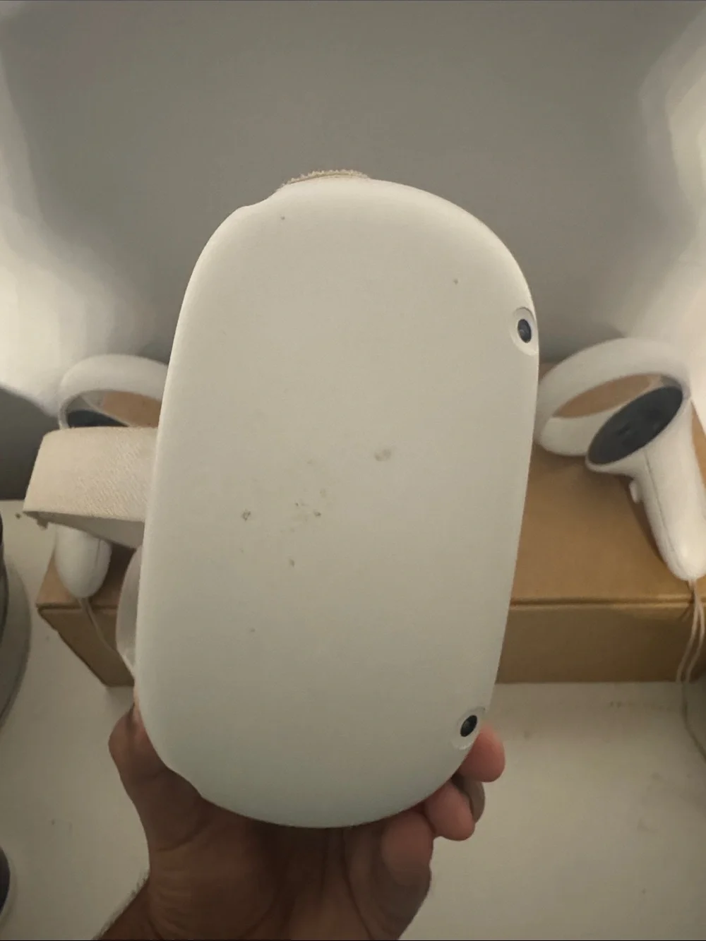 Wireless Standalone VR Headset - White comes with charger runs smooth